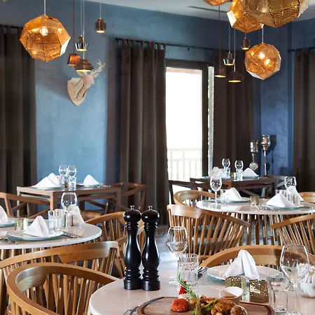 Hotel Magna Pivot - Boutique Class