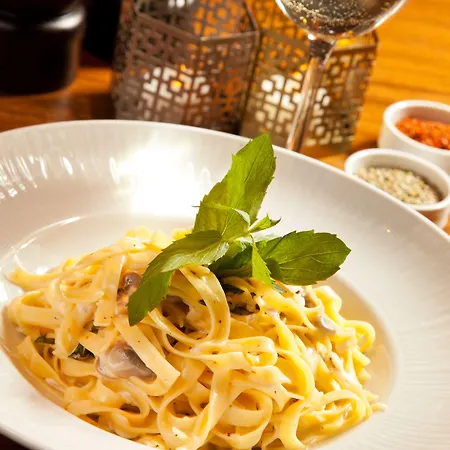 Magna Pivot - Boutique Class Hotel *