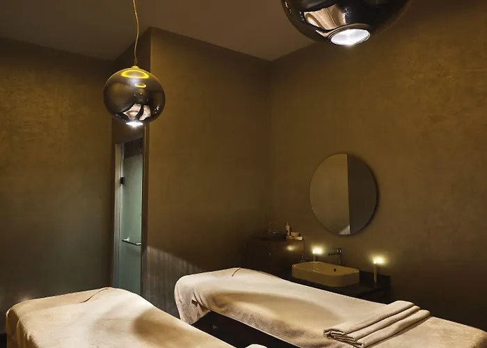 Magna Pivot - Boutique Class Hotel *